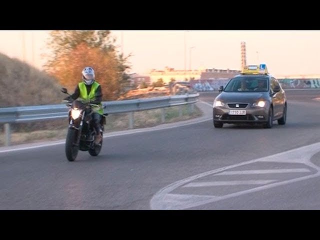 cuanto gana un examinador de la dgt