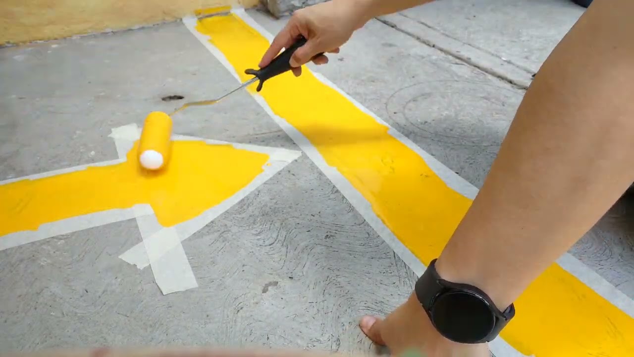señales de tráfico pintadas en el suelo