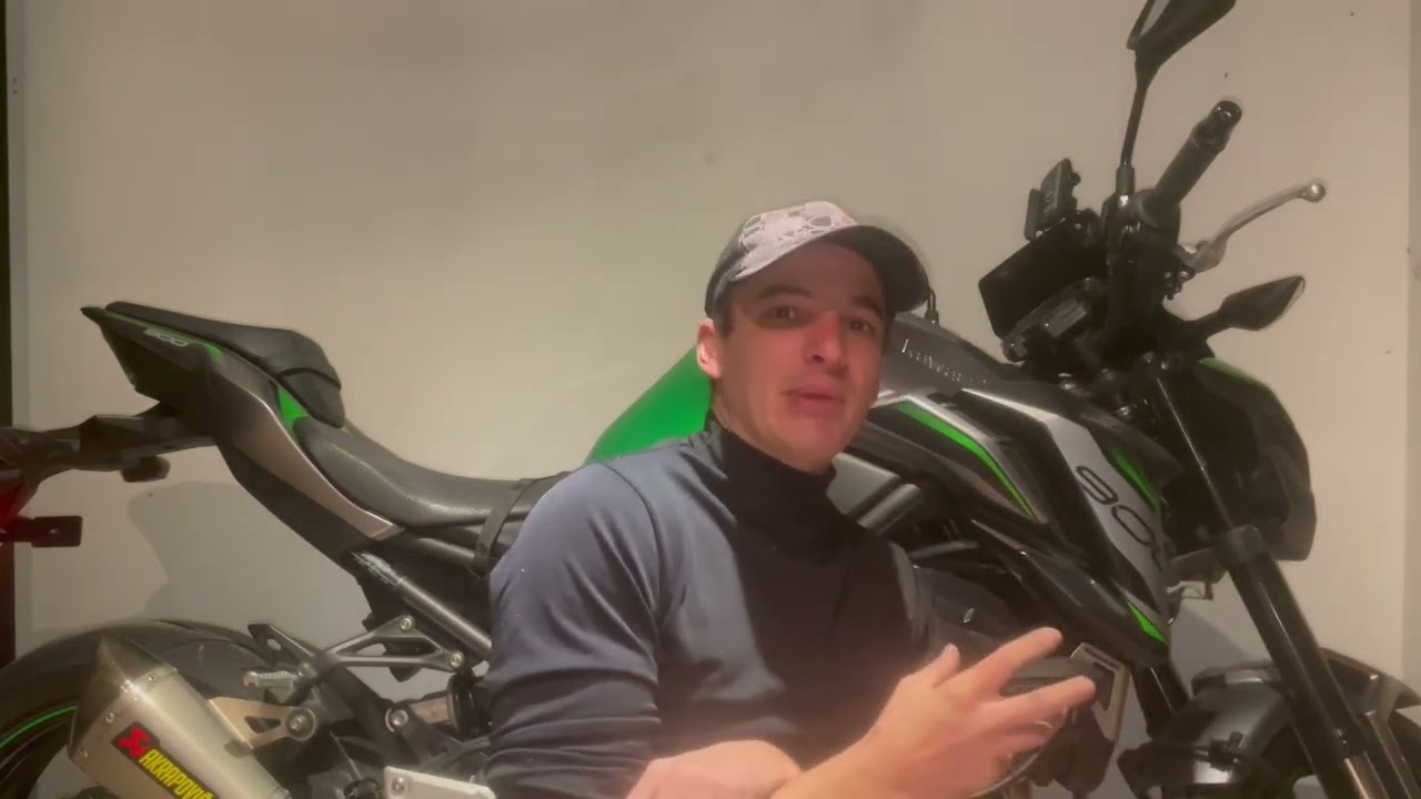 una motocicleta puede circular sin tubo de escape