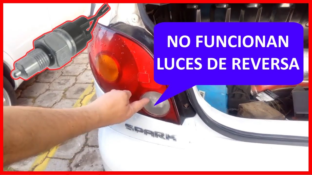cuantas luces de marcha atras tiene un coche