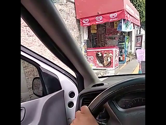 se puede aparcar delante de una ventana