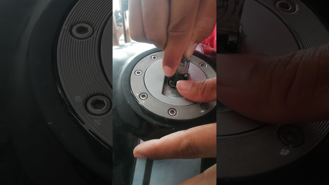 como abrir el deposito de gasolina sin llaves