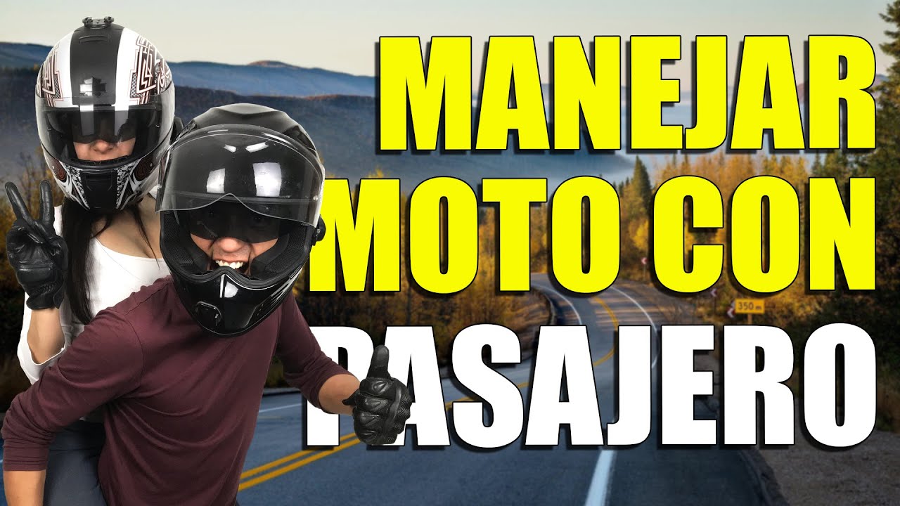 si lleva a un pasajero en la motocicleta al frenar